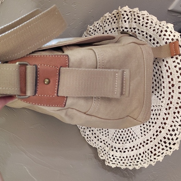 Fossil X OU Sooners Canvas Messenger Bag Tan Crimson OU Patch Adjustable Strap - Picture 6 of 9